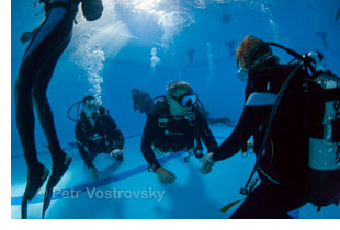 Kurz PADI Discover Scuba Diving, bazén Mělník